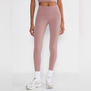 Aritzia Golden BUTTER Cheeky Hi-Rise Legging